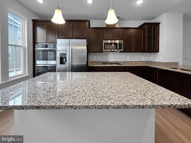 Building Photo - 2571 Hopton Ln