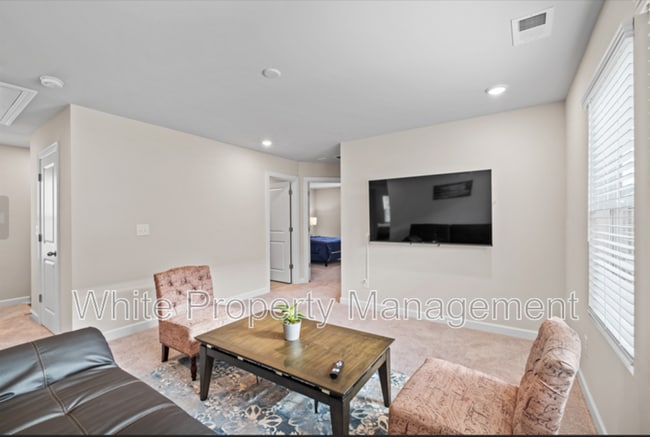 Building Photo - 709 Windage Wy