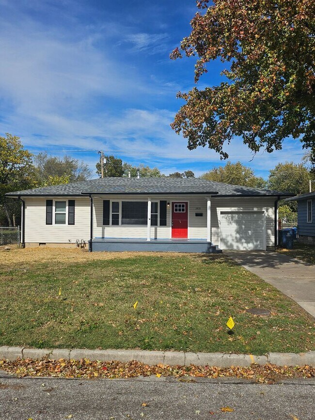 Primary Photo - For Rent – Beautifully Remodeled Home in E...