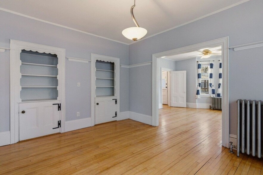 Building Photo - 514 Middle, 1