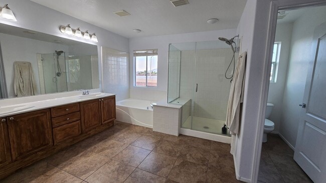 Building Photo - 2 story, 2 car garage, 5 bedroom, coveredpatio, All appliances. move in ready home with solar inc...