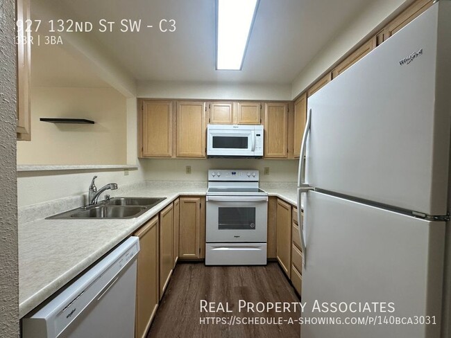 Building Photo - 927 132nd St SW