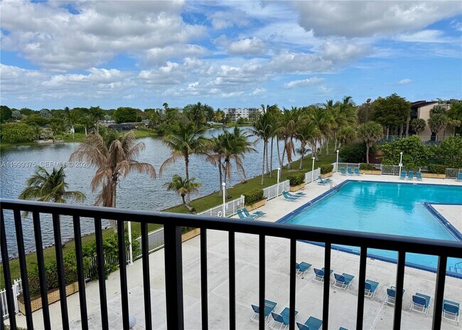 Building Photo - 14415 N Kendall Dr