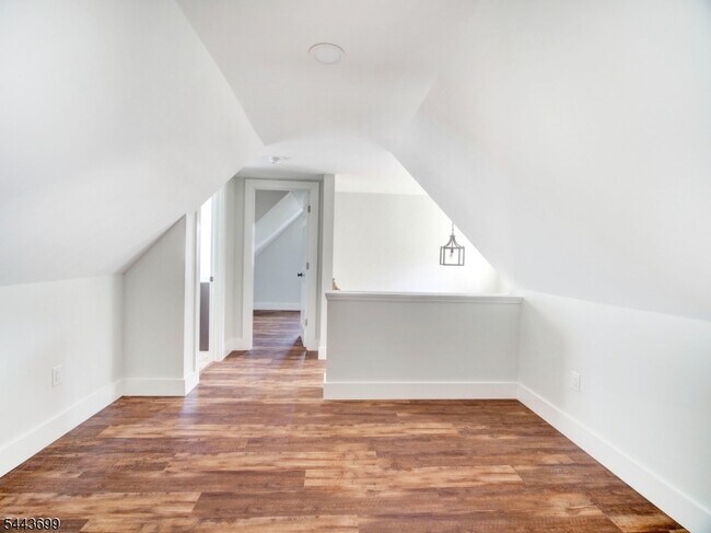 Building Photo - 60 Montague Pl