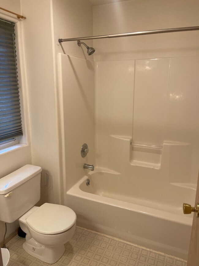 Building Photo - 124 Lambert Ct