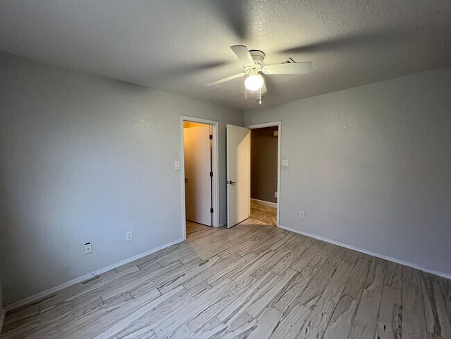 Building Photo - NICE 3 BED 2 BATH!