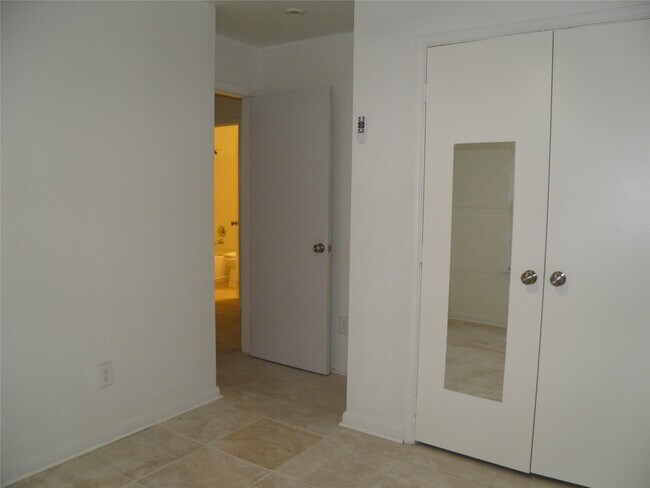 Building Photo - 9223 Grove Haven Dr