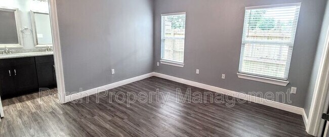 Building Photo - 2008 W Gregory St