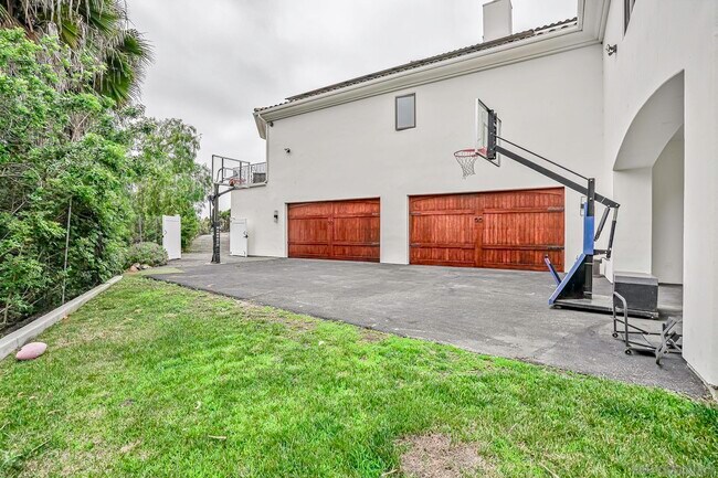 Building Photo - 7335 El Fuerte St