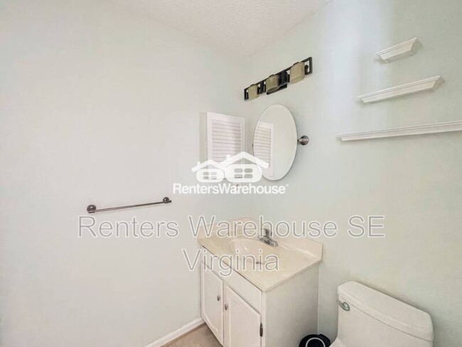 Building Photo - 411 Harbour Point