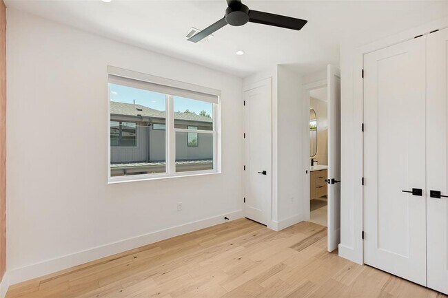 Building Photo - 1407 Valleyridge Dr