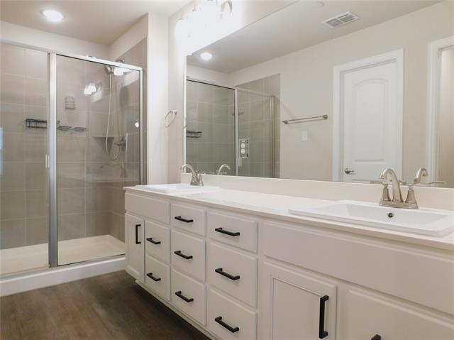 Building Photo - 2229 Davenport Dr