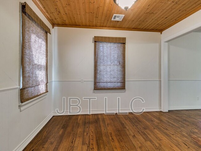 Building Photo - 224 W Ercoupe Dr