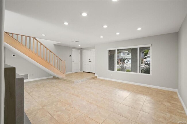 Building Photo - 6215 Hesperia Ave