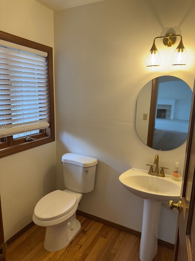 Building Photo - Gorgeous 3 Bedroom • 2.5 Bath Home Recently Remodeled and Ready for you!