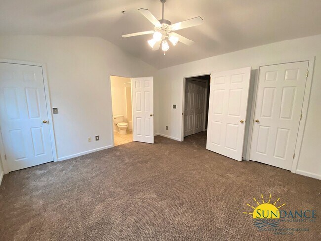 Building Photo - Beautiful 3 Bedroom Townhouse in Crestview!