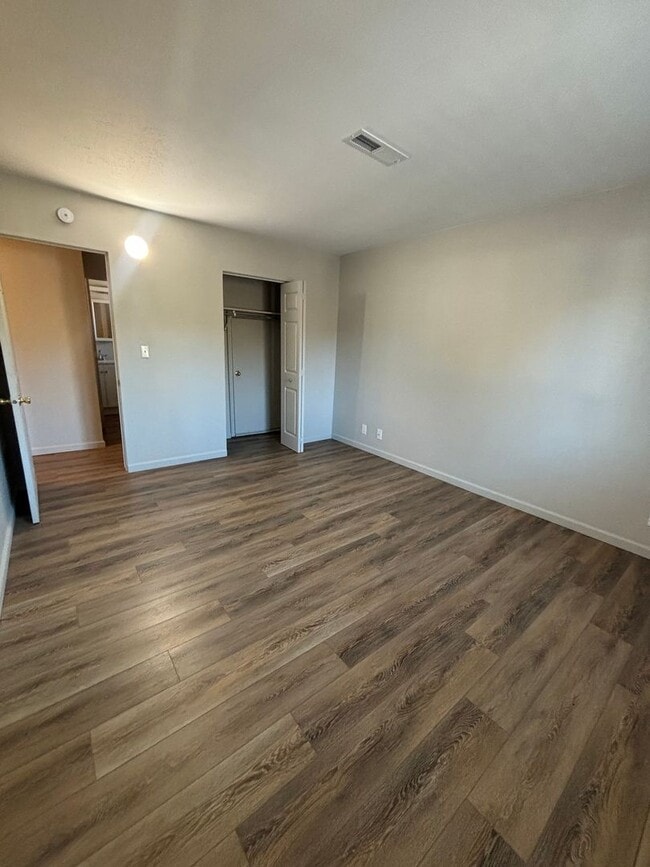 Building Photo - 1404 Toole Ave