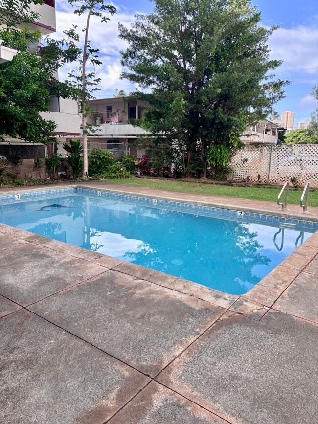 Building Photo - Available Now : 1 bedroom, 1 bath with 1 assigned parking stall in Summer Villa