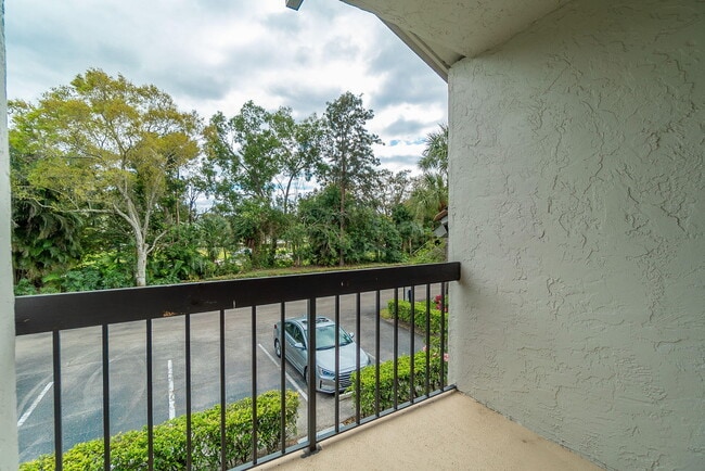 Building Photo - 11355 Pond View Dr