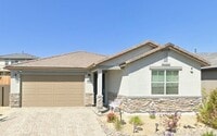Building Photo - 4 Bedroom 2.5 bath single story