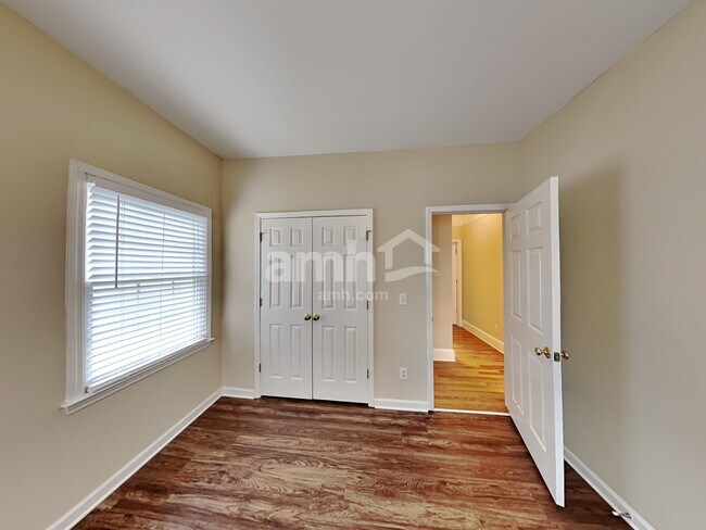 Building Photo - 1905 Ascot Terrace NW