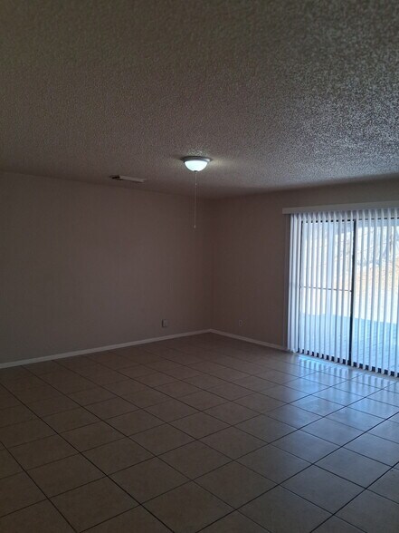 Building Photo - 874 Fillmore Dr