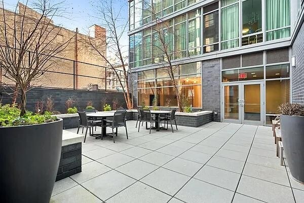 Building Photo - 57 Reade St