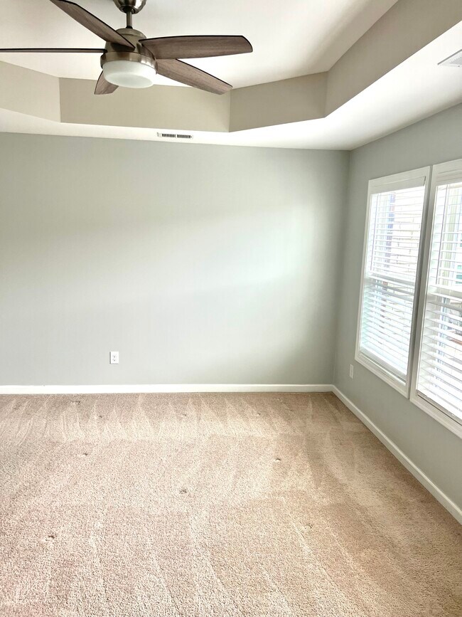 Building Photo - 930 Sunset Park Dr