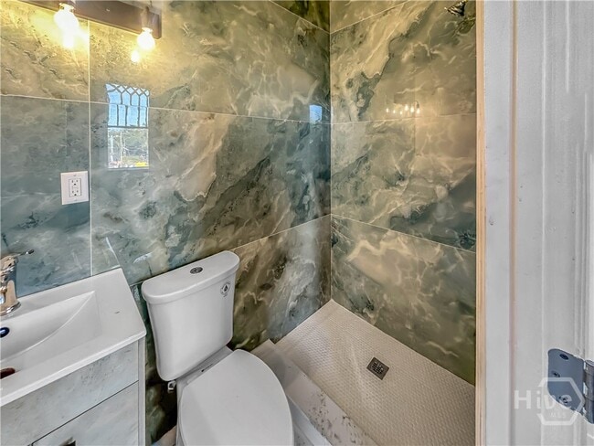 Building Photo - 312 W 37th St