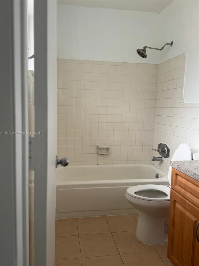 Building Photo - 1522 NE 34th Ct