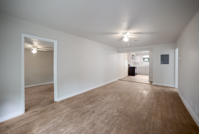 Building Photo - 127 Antrim Dr
