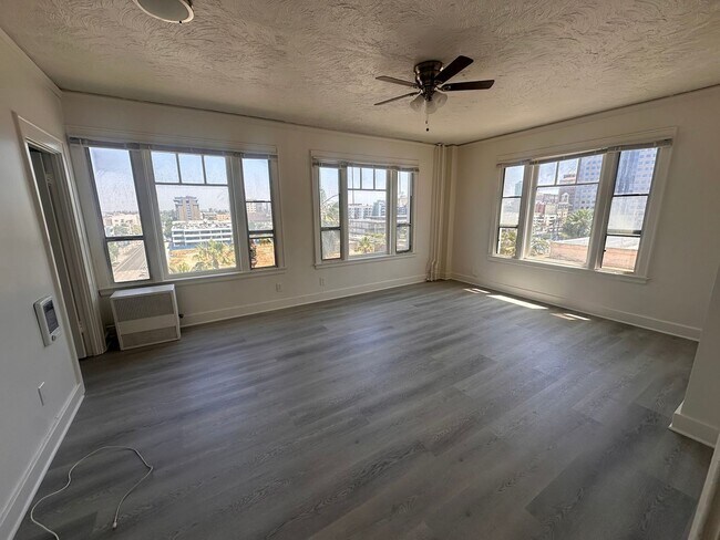 Building Photo - 360 W Ocean Blvd