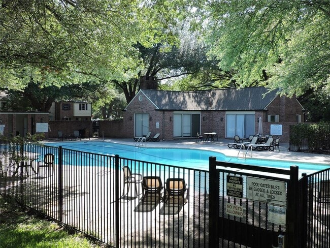 Building Photo - 6627 Valleyside Rd