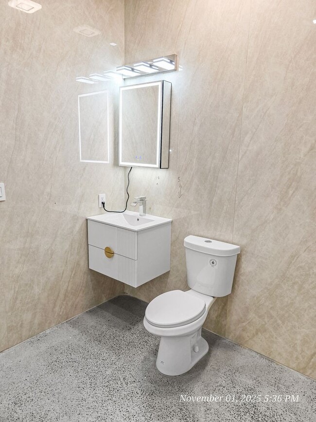 Building Photo - 1522 W Fulton Rd