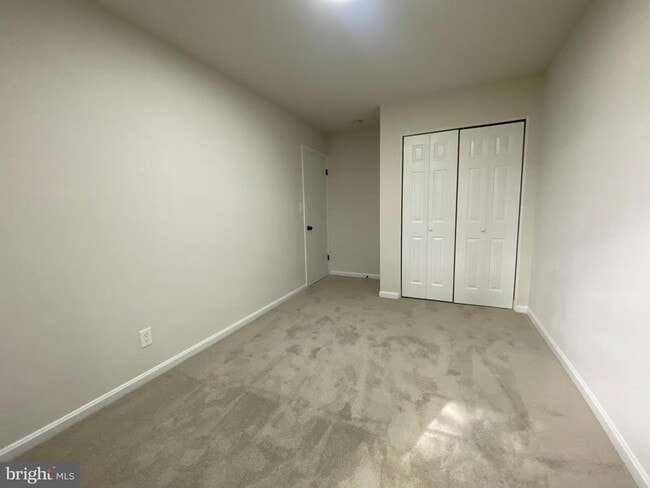 Building Photo - 9 Farrell Ln