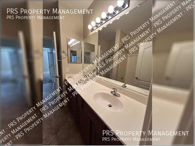 Building Photo - 2747 E Clifton Ave