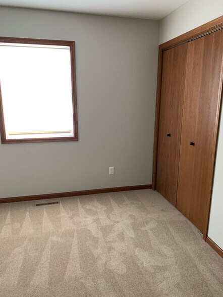 Bed #2 Main - 301 Grovebrook Ct