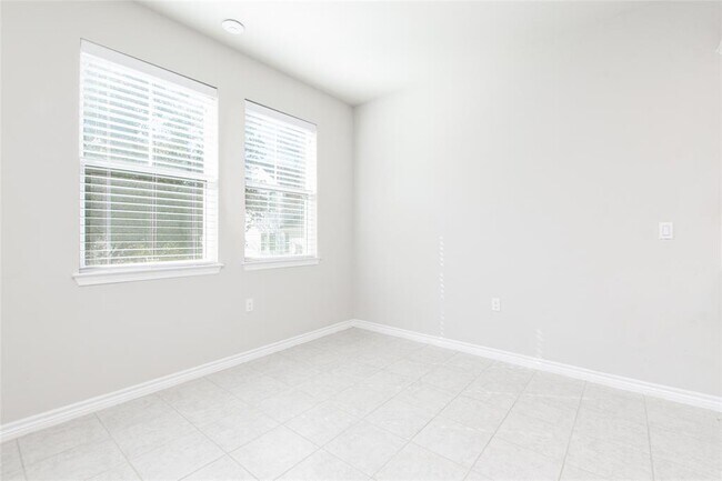 Building Photo - 121 Lafitte Dr