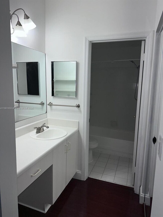 Building Photo - 991 Sevilla Cir