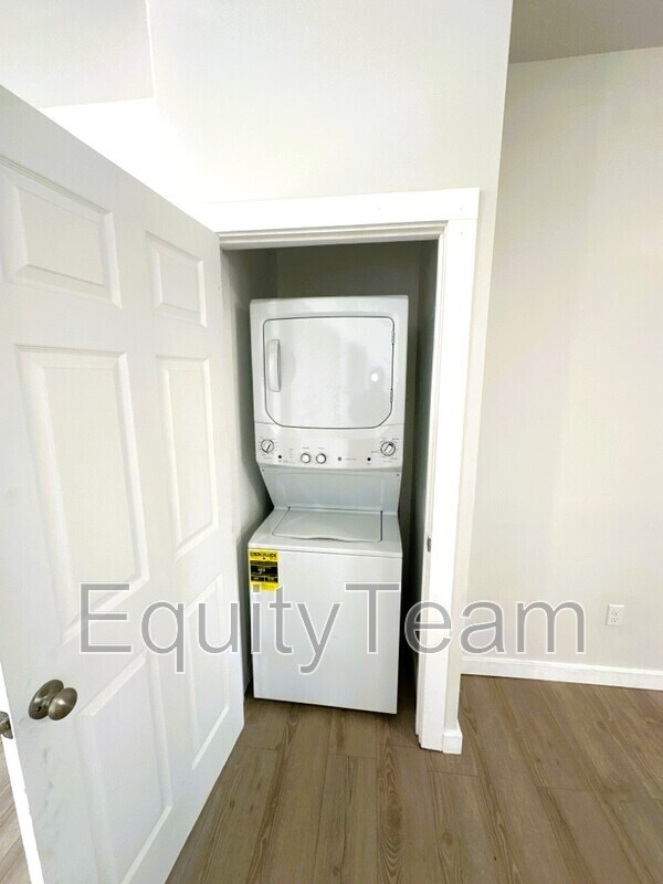 Building Photo - 6012 Prentice St