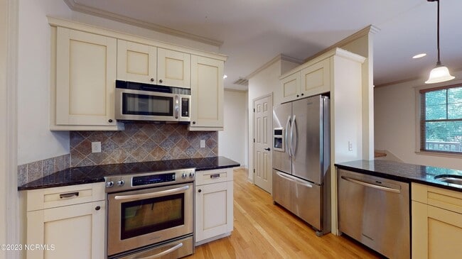 Building Photo - 45 Old Hunt Rd