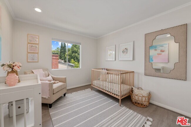 Building Photo - 843 N Martel Ave