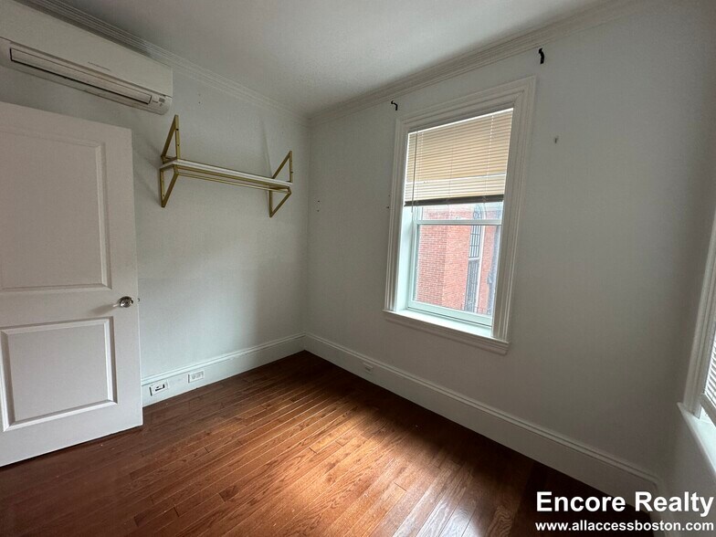 Building Photo - 98 Myrtle St