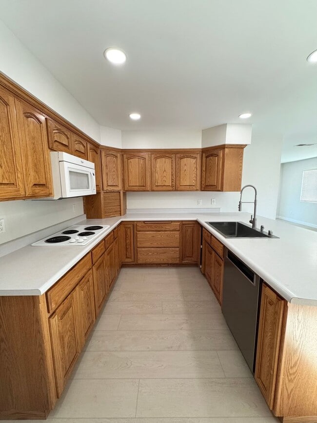 Building Photo - MOVE IN SPECIAL - $250 off First Month's Rent!