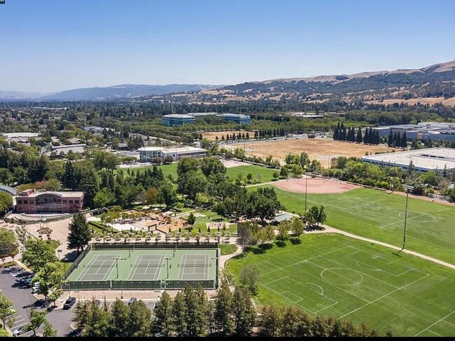 Building Photo - 1416 Venice Ter