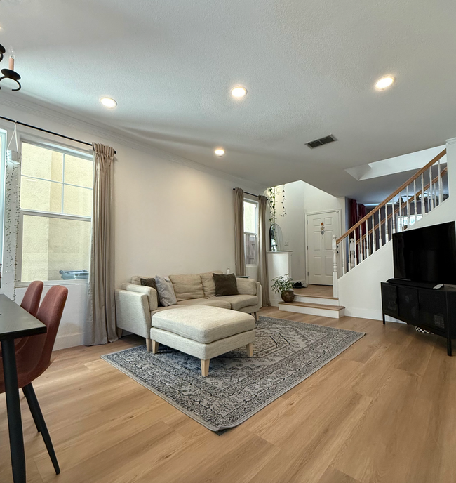 Building Photo - Beautiful Renovated Midtown Home!