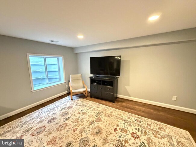 Building Photo - 4318 Lynbrook Dr