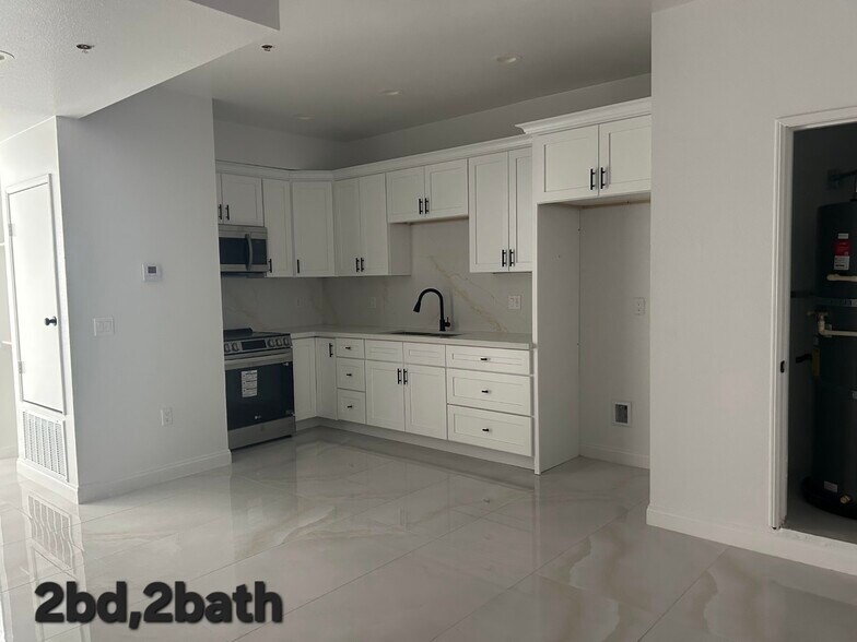 Building Photo - 8153 Banana Ave