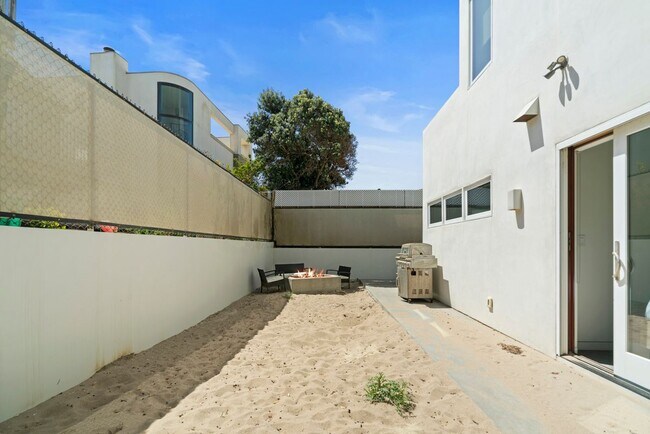 Building Photo - 1214 Cornwall Ln