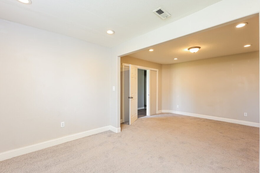 Building Photo - 3056 W 1010 N